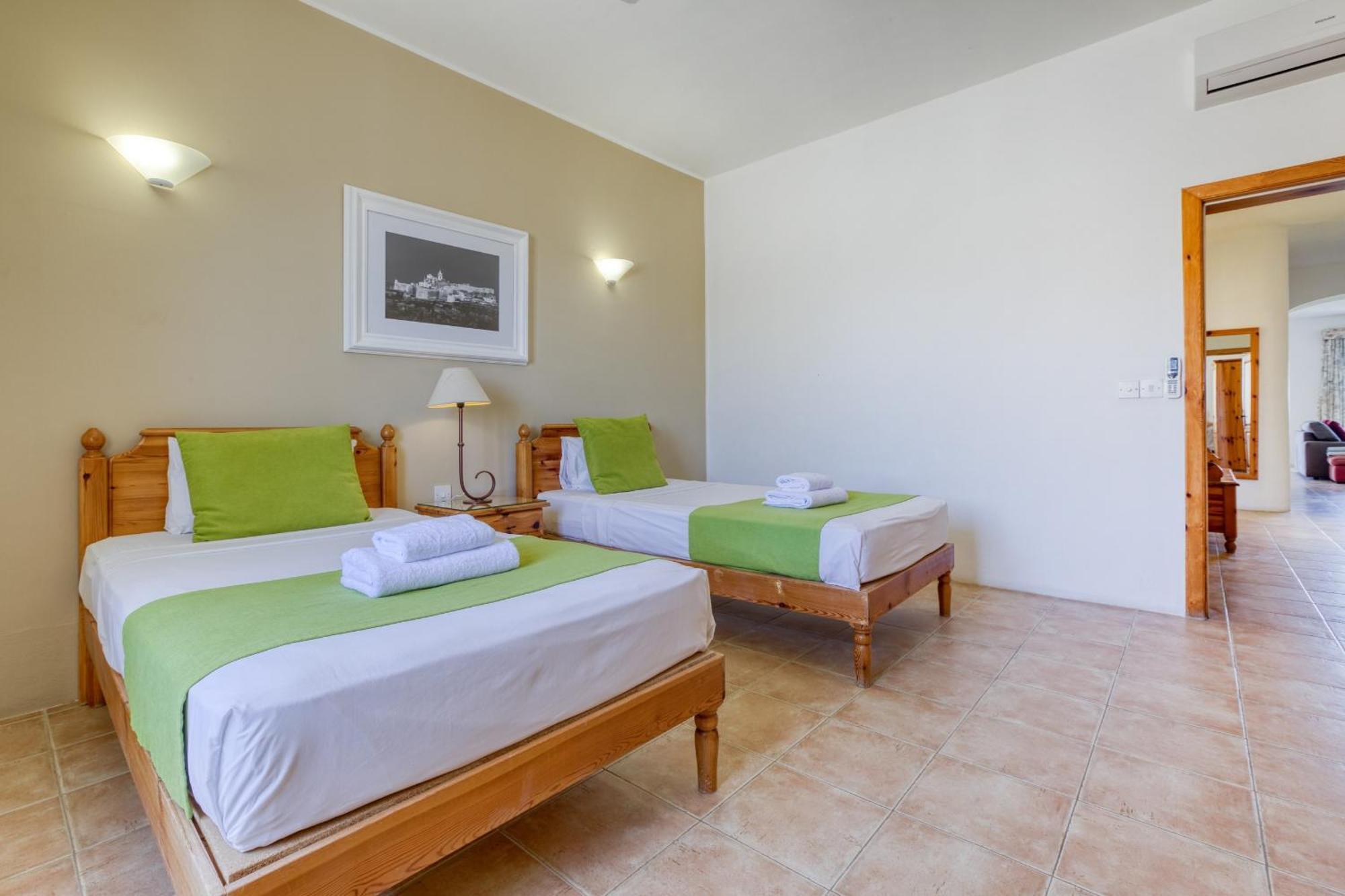 Ta Frenc Apartments Ghasri  Luaran gambar